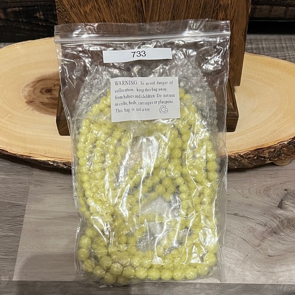 3/$18 Yellow Beaded Necklace by Lisa E Lot 733 - Picture 8 of 8